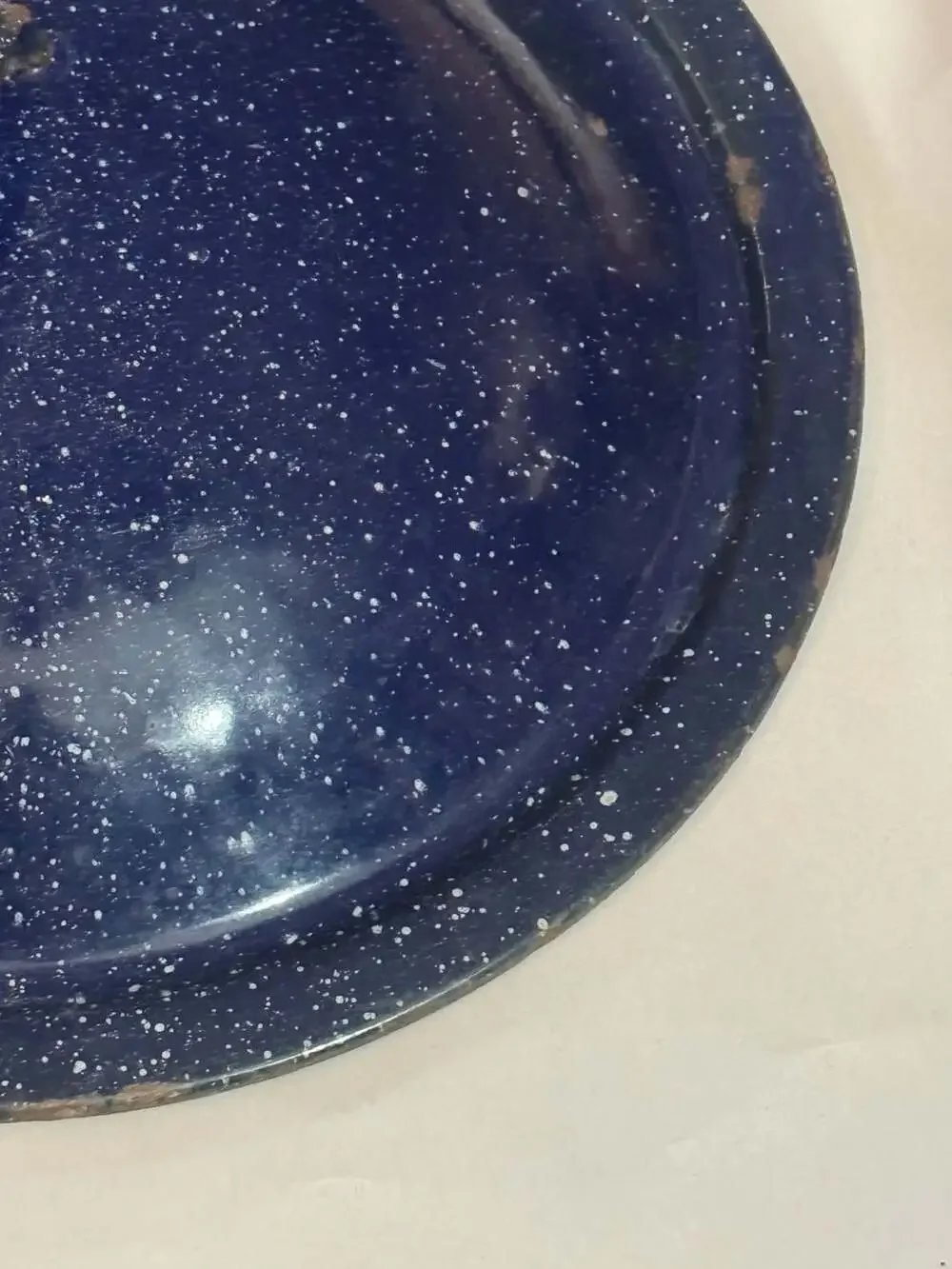 Unknown vintage enamelware
